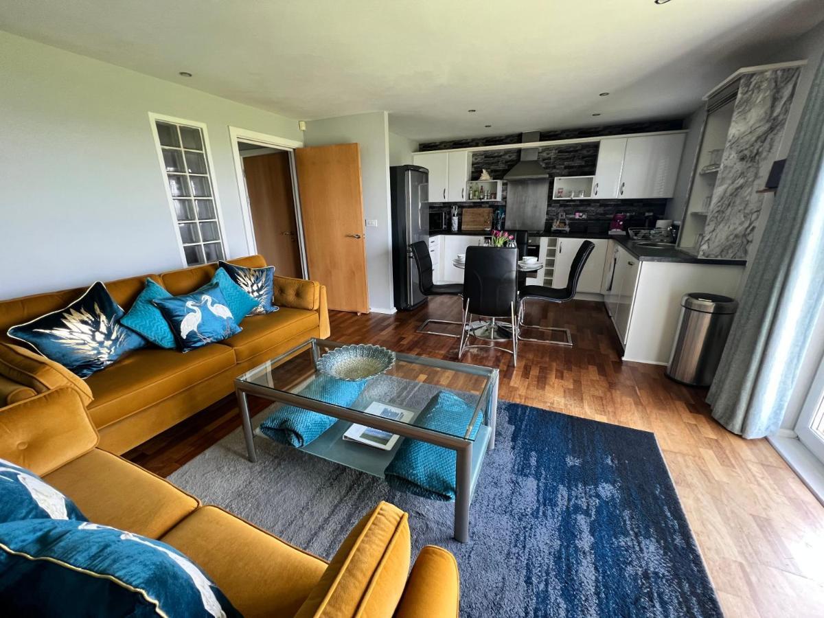 Cockledora, A Luxury Ground Floor Beachfront Apartment Лланеллі Екстер'єр фото