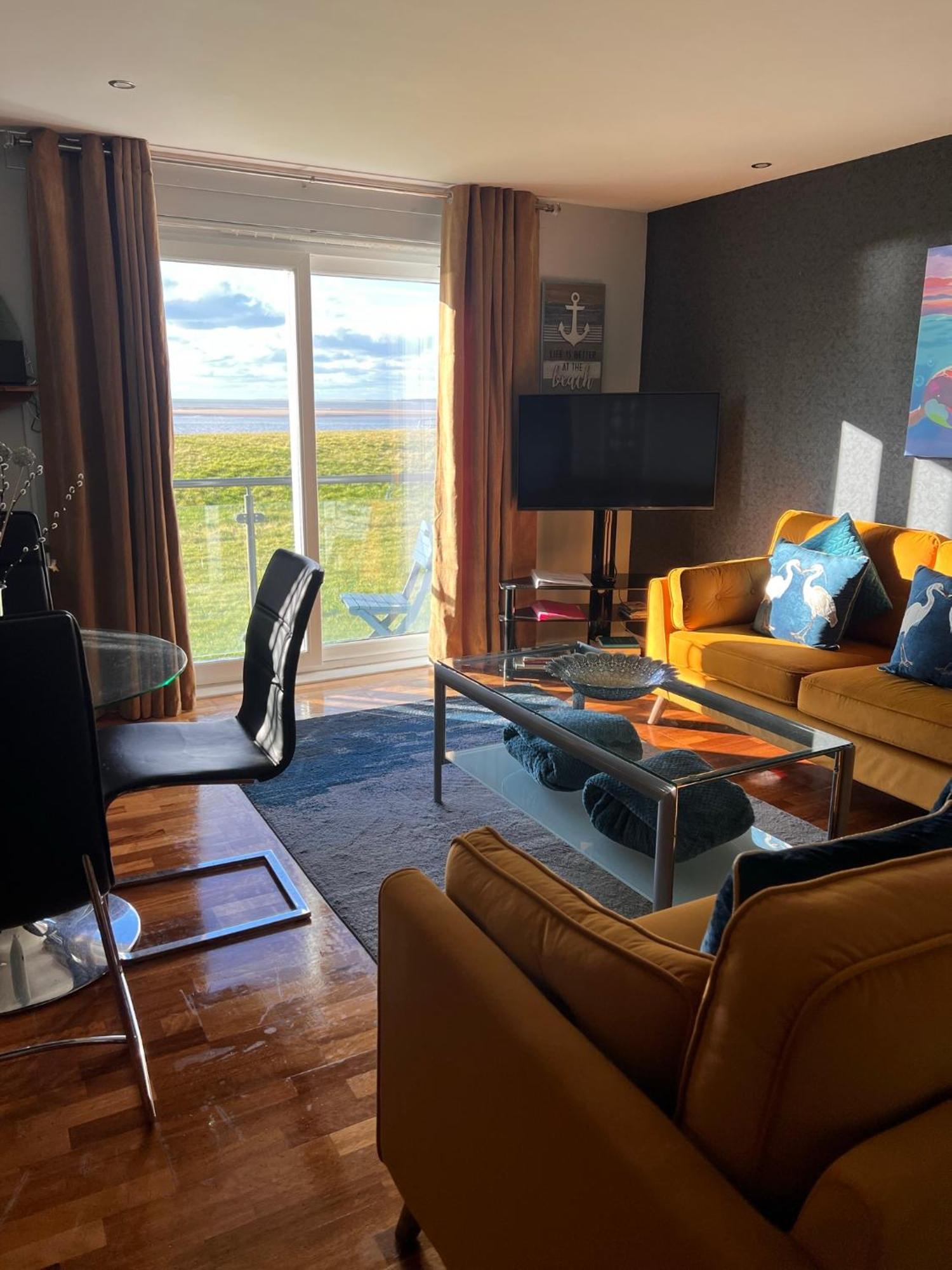 Cockledora, A Luxury Ground Floor Beachfront Apartment Лланеллі Екстер'єр фото